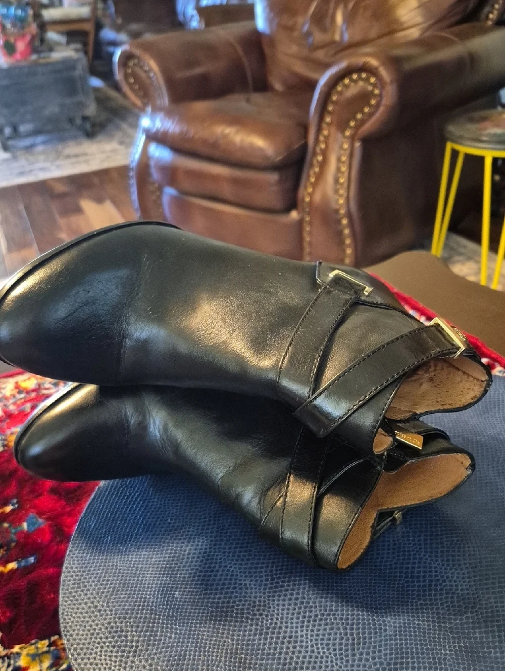 Louise et Cie Black Leather Ankle Booties with Buckle Detail Sz 7. (#812S)